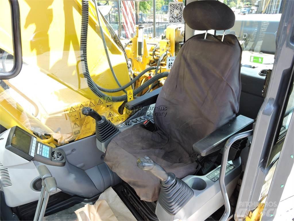 Komatsu PC210LC-10 حفارات زحافة