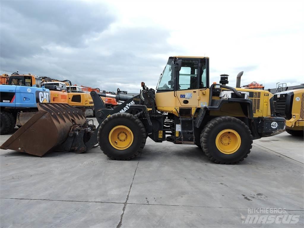 Komatsu WA320 لوادر بعجل