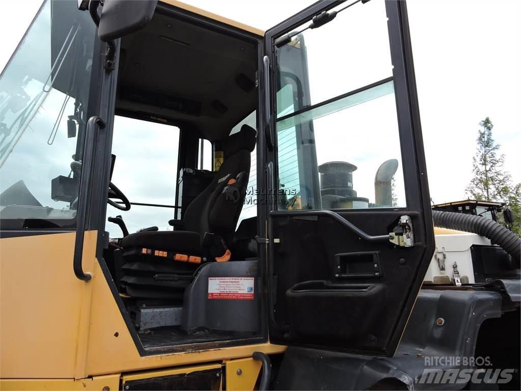 Komatsu WA320 لوادر بعجل