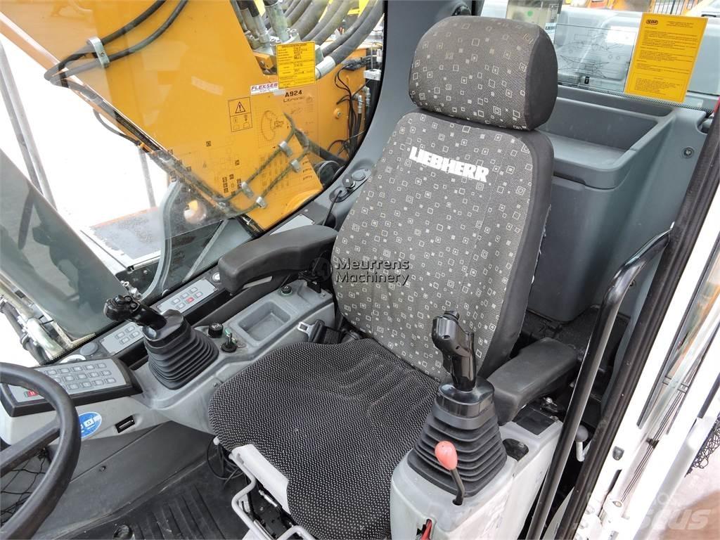 Liebherr A924 حفارات بعجل
