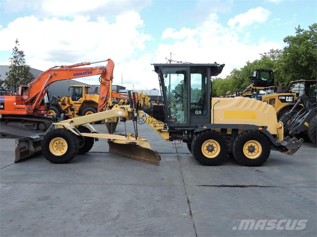 New Holland F106.6A معدات تمهيد الطرق