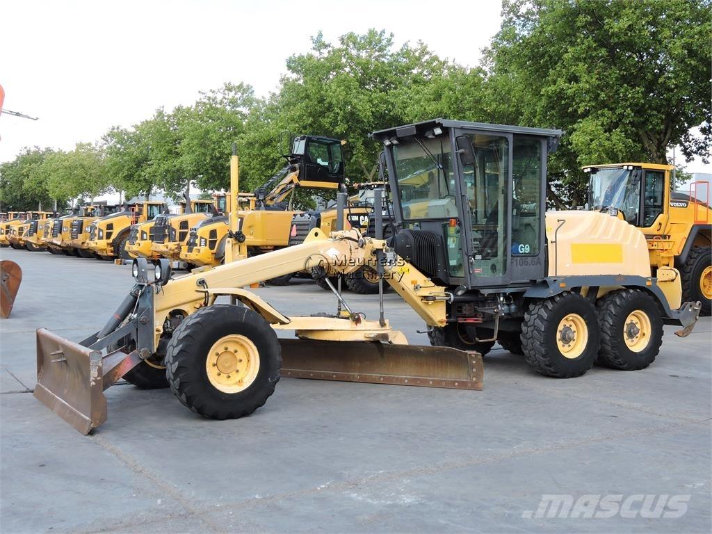 New Holland F106.6A معدات تمهيد الطرق