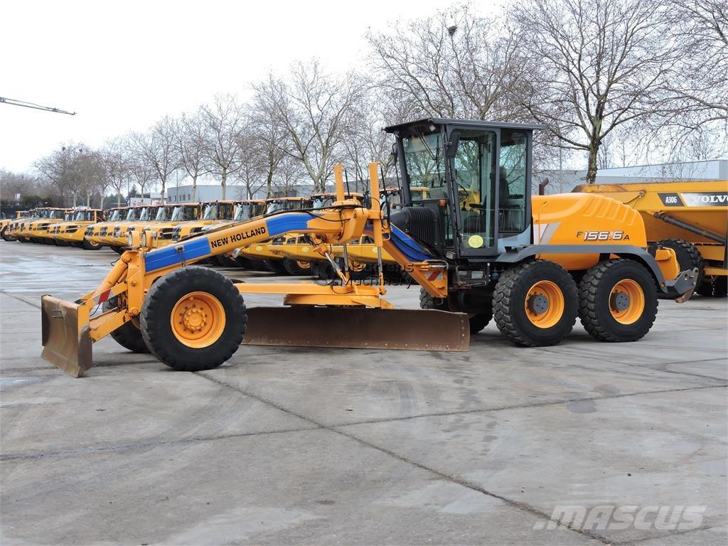New Holland F156.6A معدات تمهيد الطرق