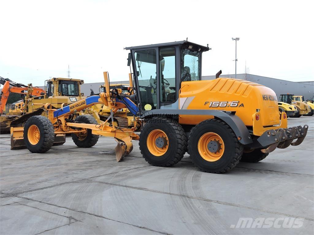 New Holland F156.6A معدات تمهيد الطرق