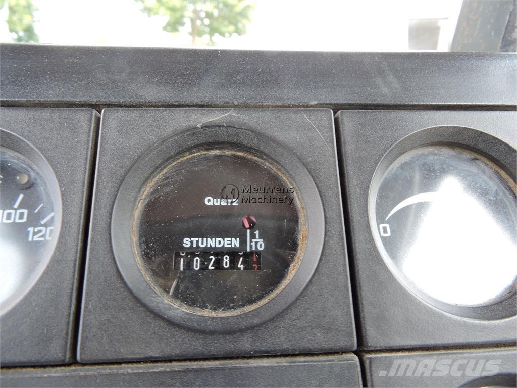 O&K F106A معدات تمهيد الطرق
