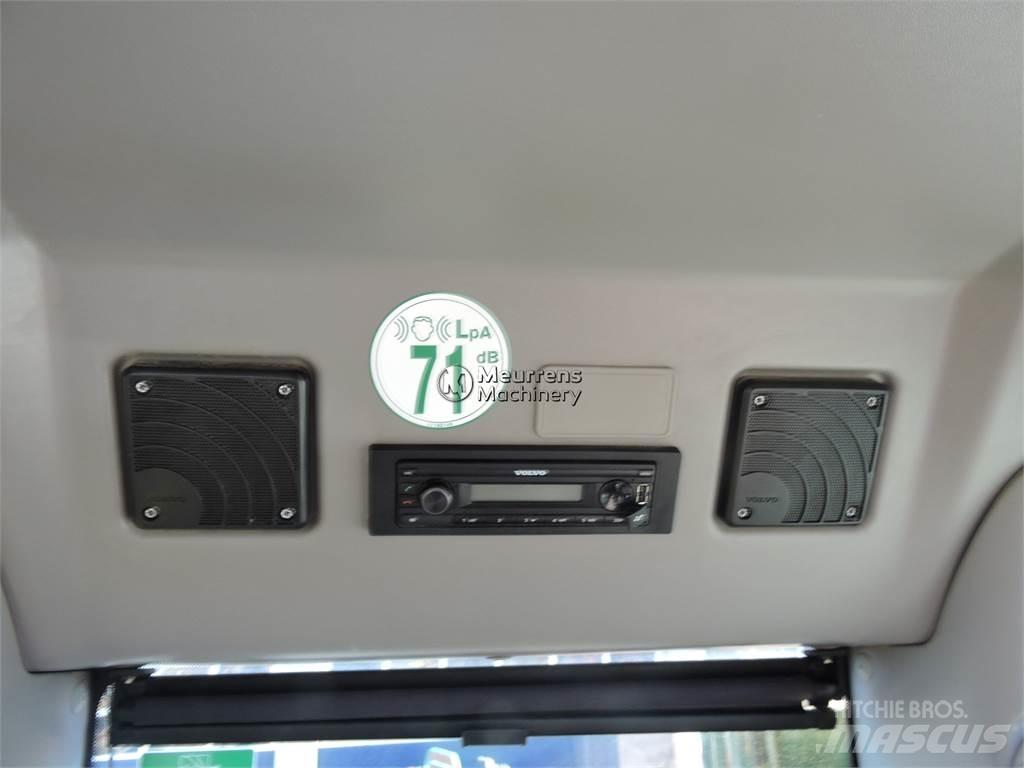 Volvo ECR235EL حفارات زحافة