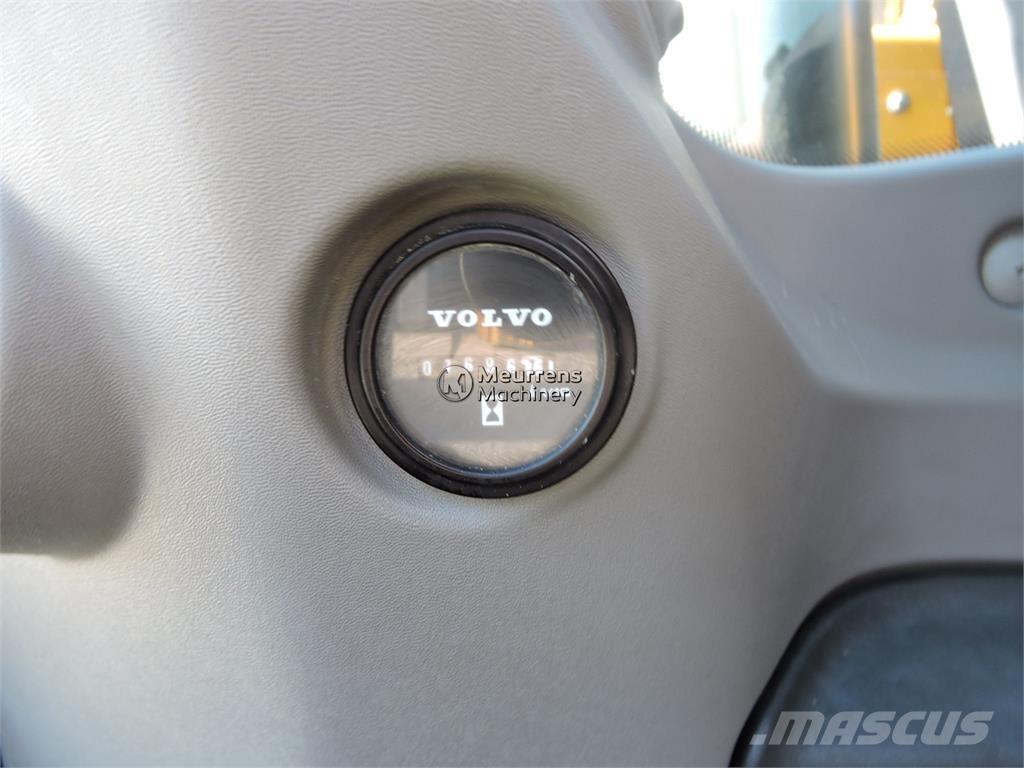 Volvo ECR235EL حفارات زحافة