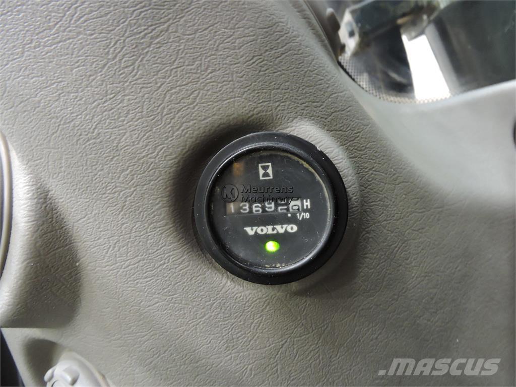 Volvo EW140C حفارات بعجل