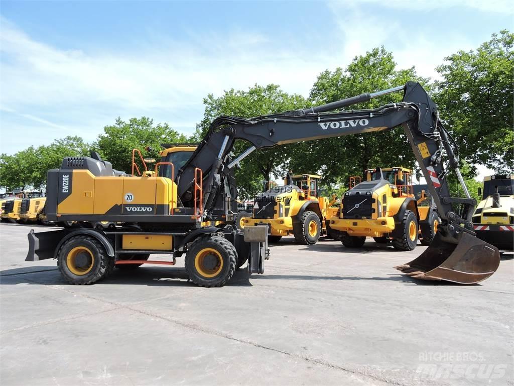 Volvo EW220E حفارات بعجل