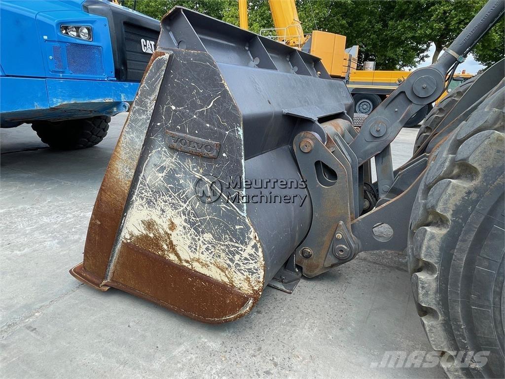 Volvo L150H لوادر بعجل