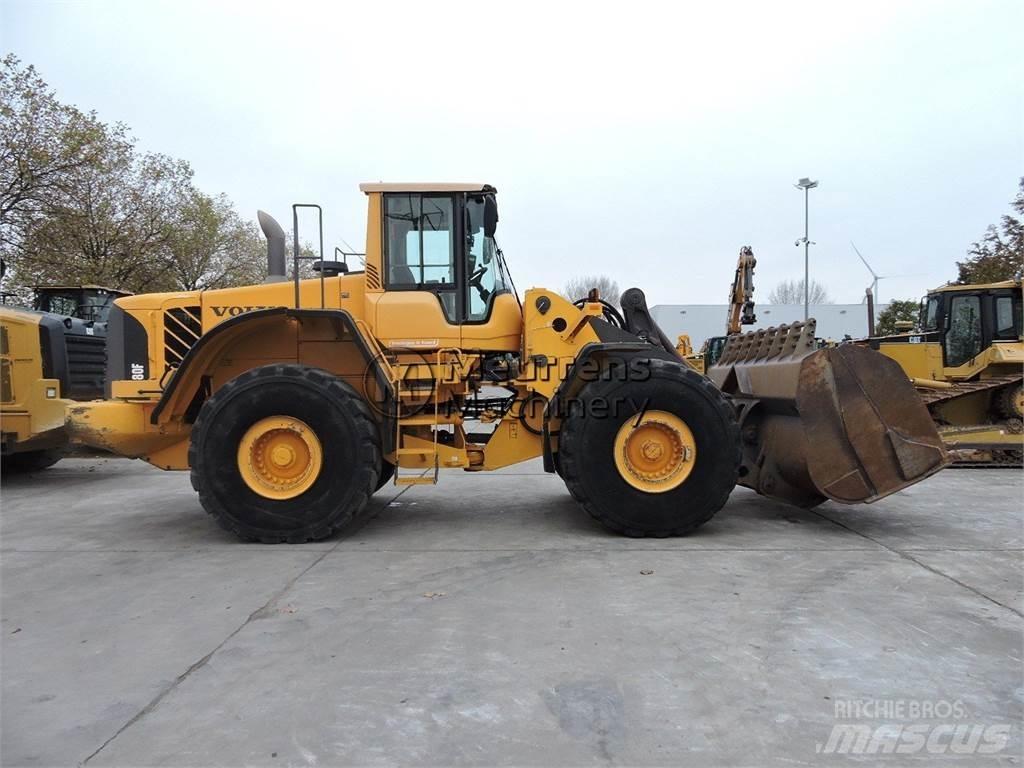 Volvo L180F لوادر بعجل