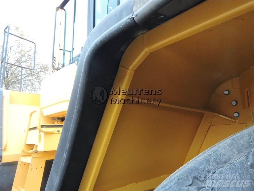 Volvo L180F لوادر بعجل