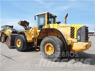 Volvo L220F لوادر بعجل