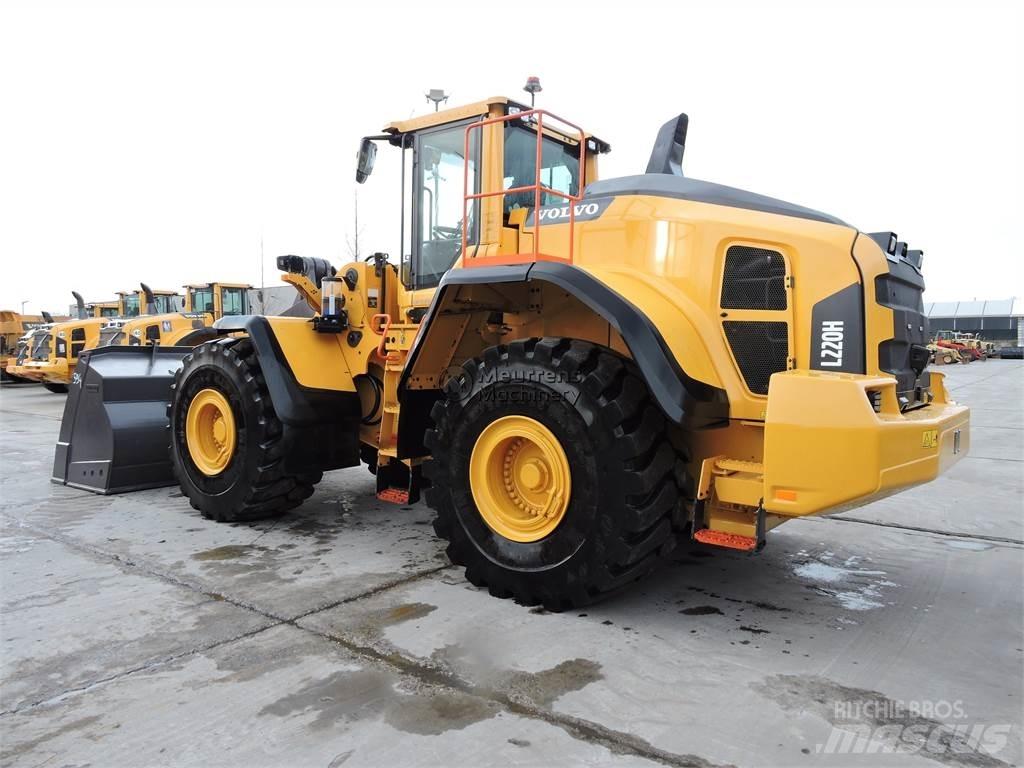 Volvo L220H لوادر بعجل