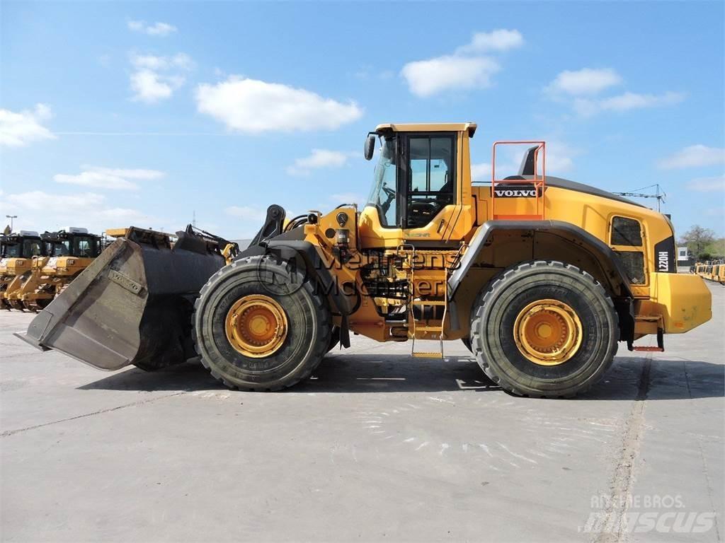 Volvo L220H لوادر بعجل