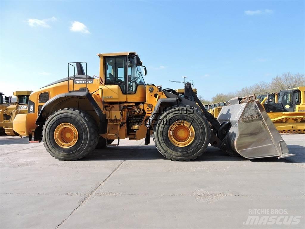 Volvo L220H لوادر بعجل
