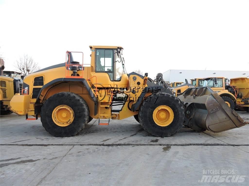 Volvo L220H لوادر بعجل