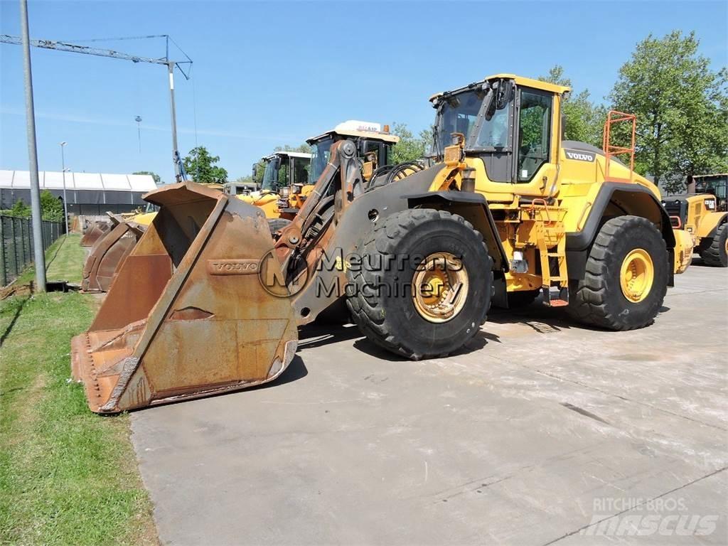Volvo L220H لوادر بعجل