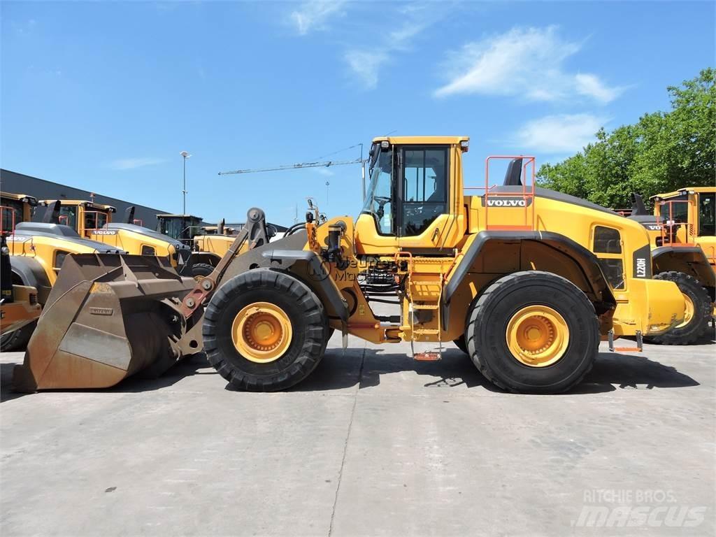 Volvo L220H لوادر بعجل