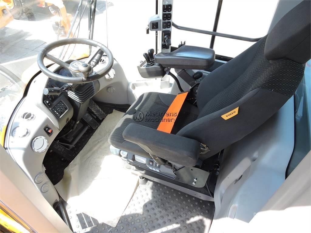 Volvo L220H لوادر بعجل
