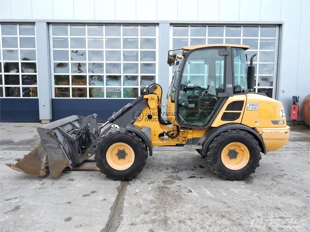 Volvo L25F لوادر بعجل