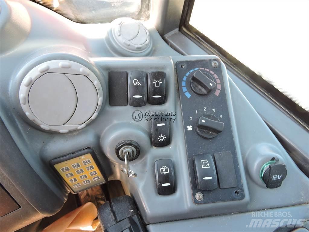 Volvo L25F + FORK لوادر بعجل