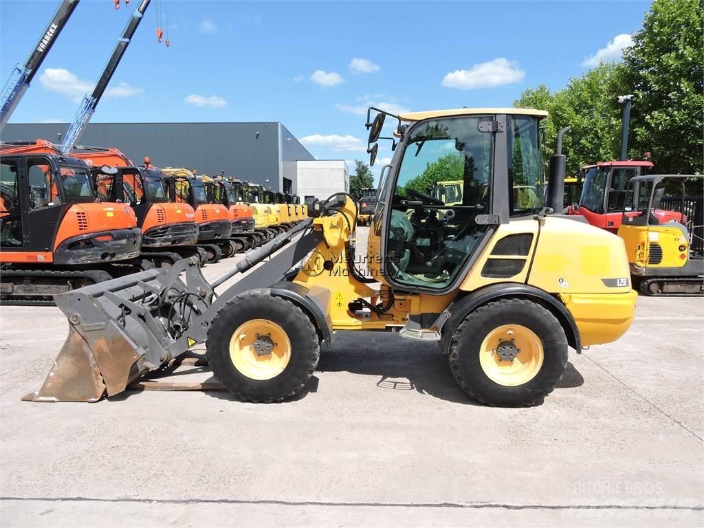 Volvo L25F + FORK لوادر بعجل