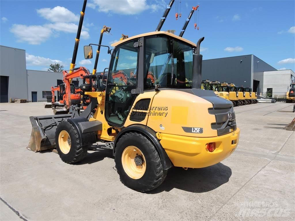 Volvo L25F + FORK لوادر بعجل