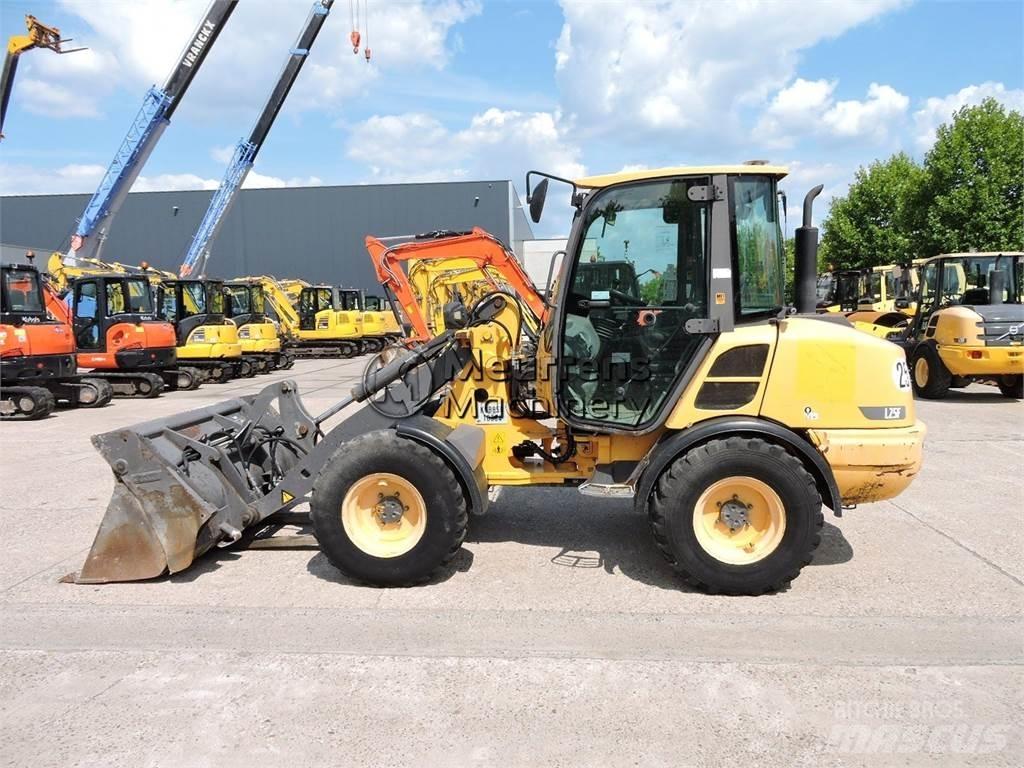 Volvo L25F + Fork لوادر بعجل