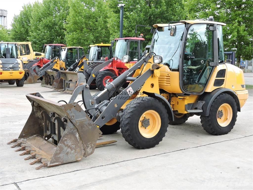 Volvo L25F + FORK لوادر بعجل