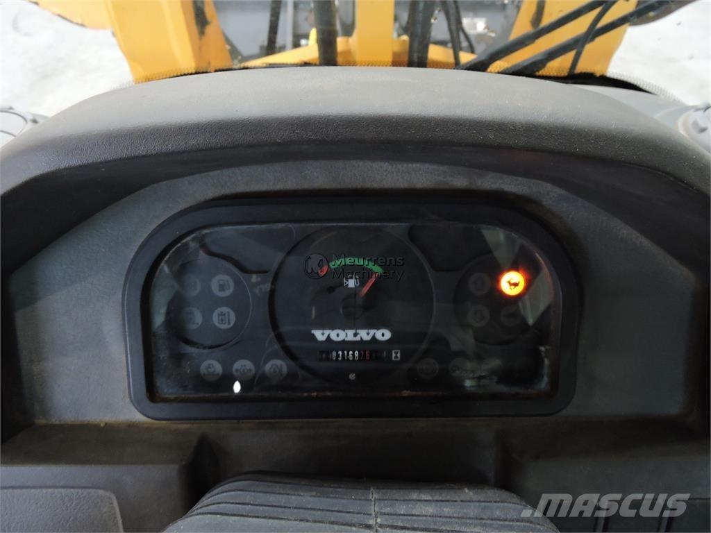 Volvo L25F + FORK لوادر بعجل