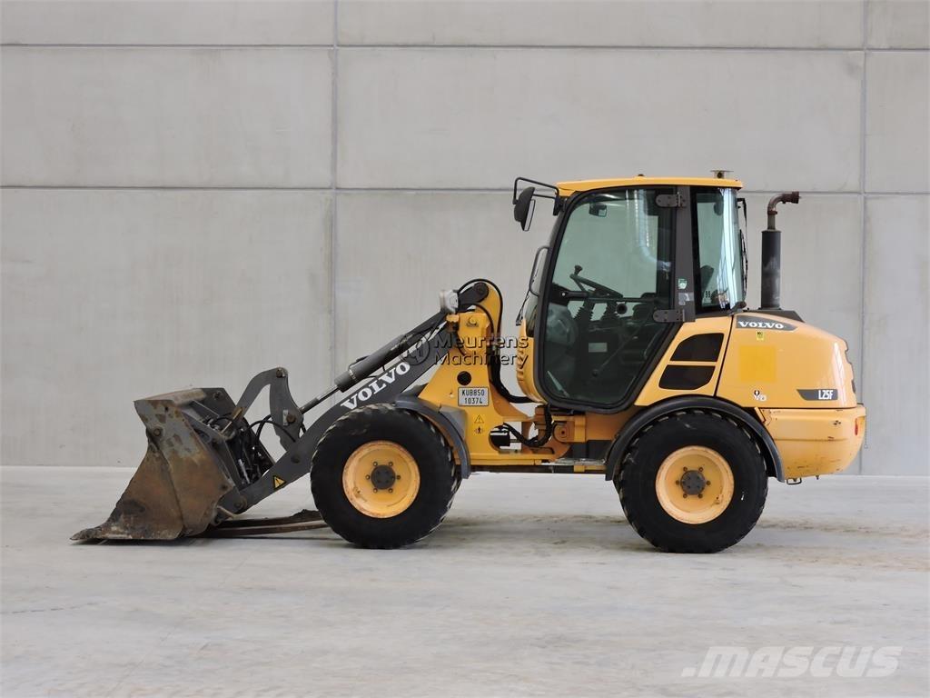 Volvo L25F + FORK لوادر بعجل