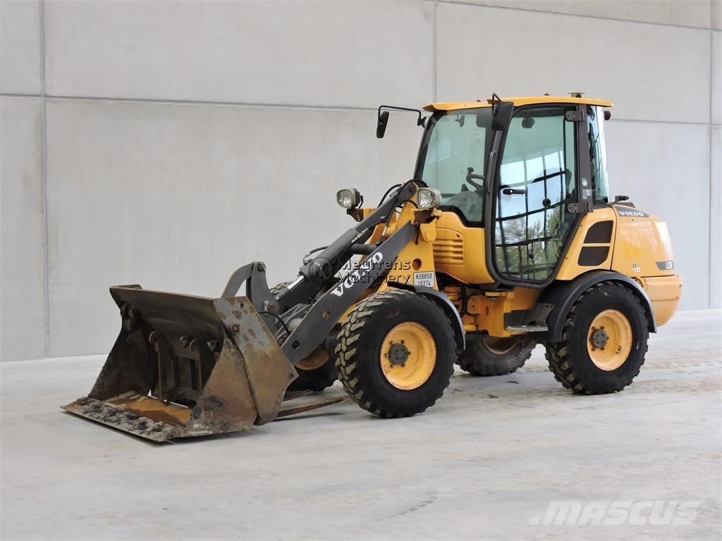Volvo L25F + FORK لوادر بعجل