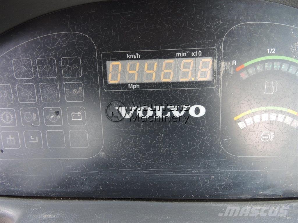 Volvo L30B لوادر بعجل