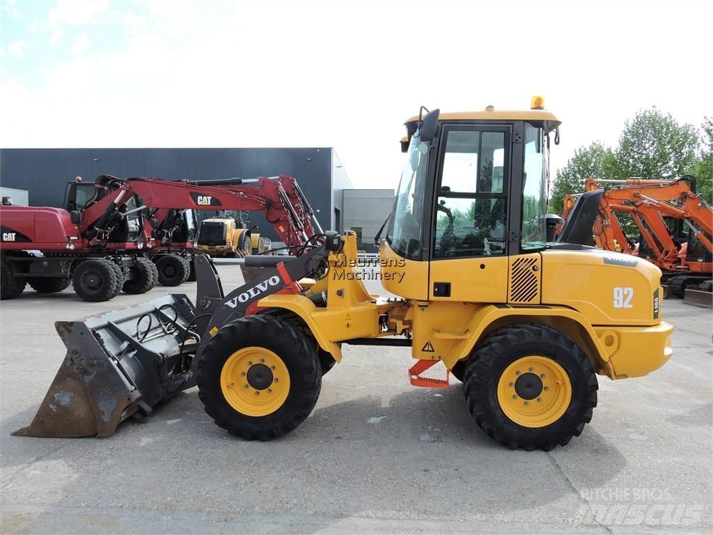 Volvo L30G لوادر بعجل