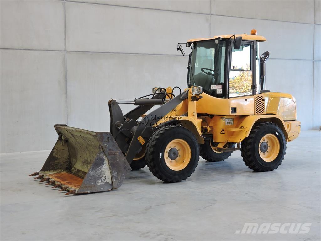 Volvo L30G لوادر بعجل
