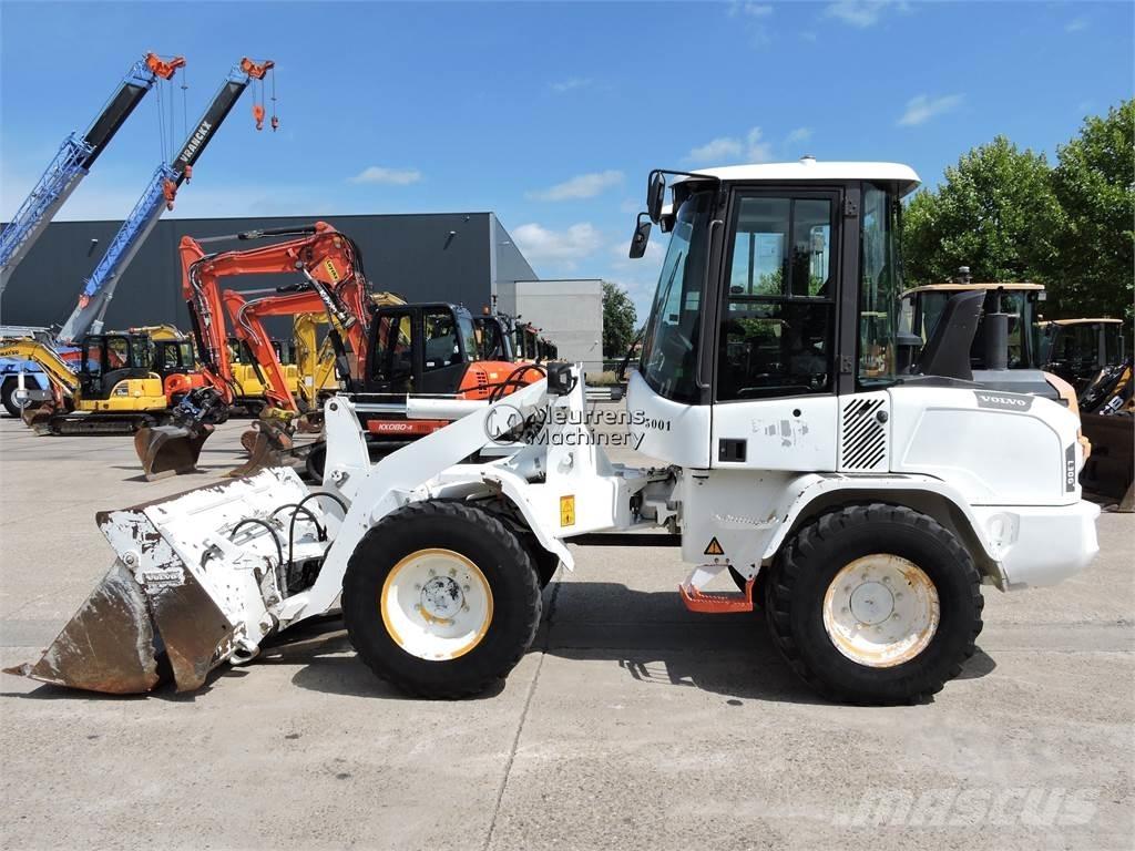 Volvo L30G + FORK لوادر بعجل