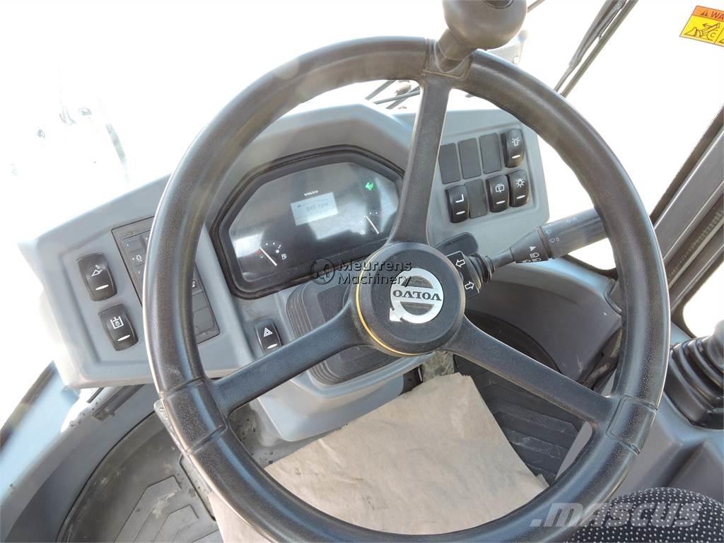 Volvo L30G + FORK لوادر بعجل