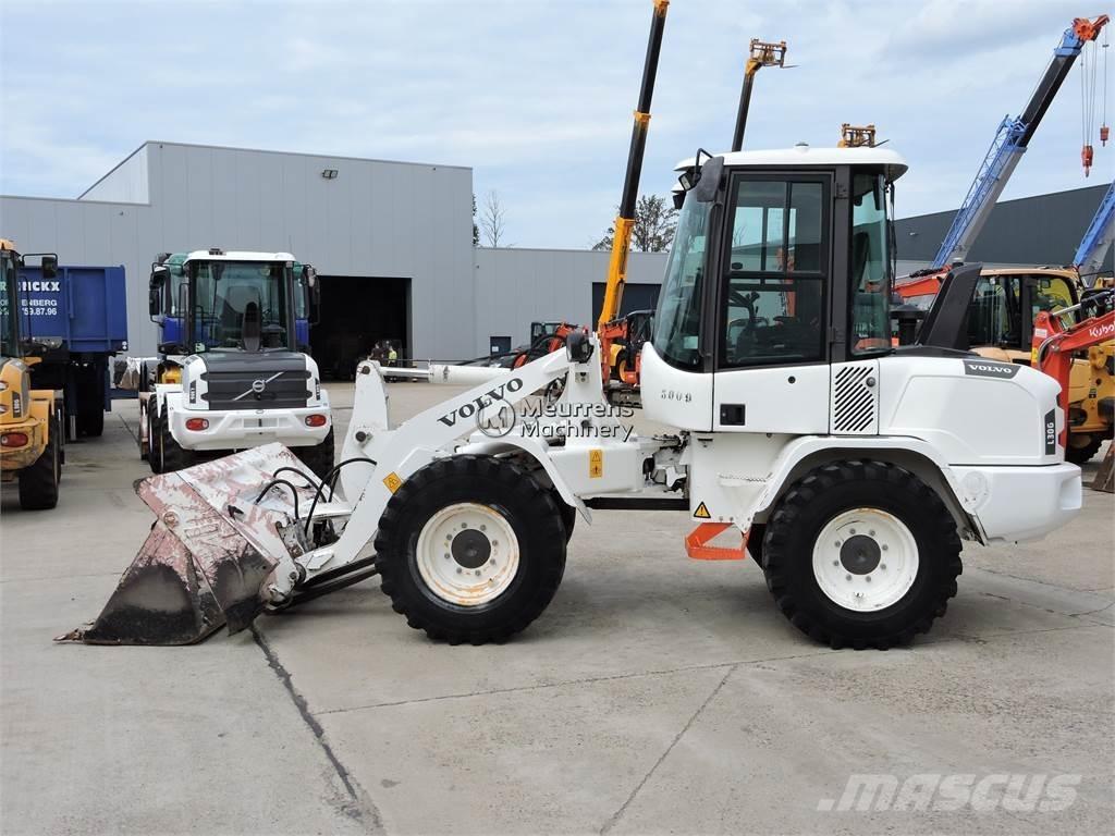 Volvo L30G + FORK لوادر بعجل