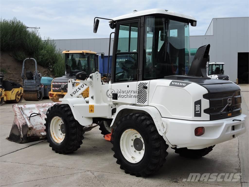 Volvo L30G + FORK لوادر بعجل