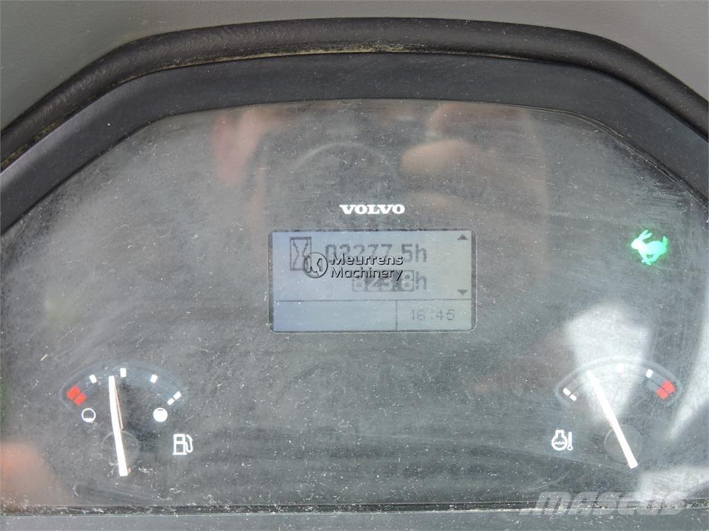 Volvo L30G + FORK لوادر بعجل
