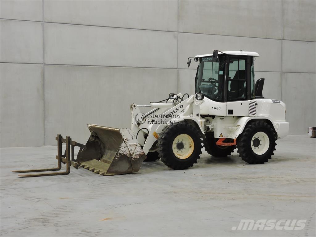 Volvo L30G + FORK لوادر بعجل