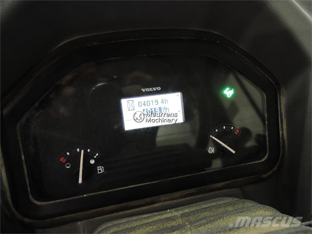 Volvo L30G + FORK لوادر بعجل