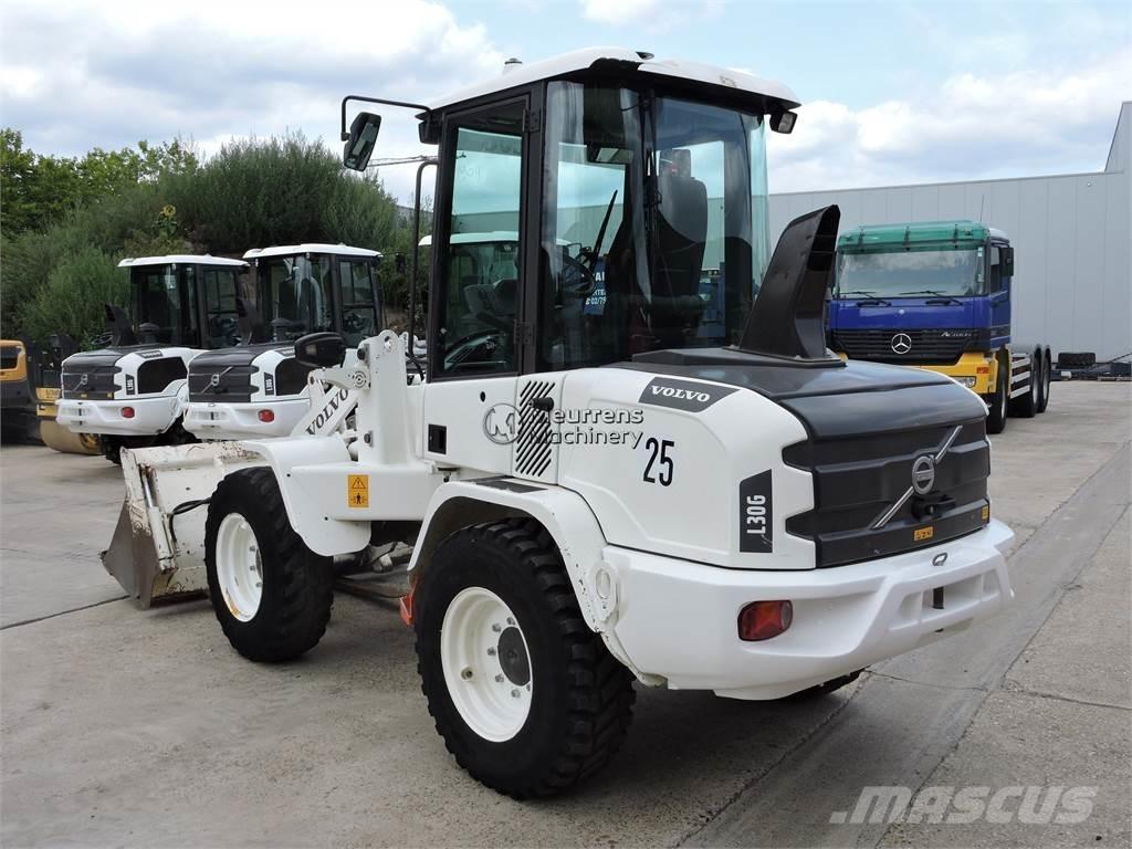 Volvo L30G + FORK لوادر بعجل