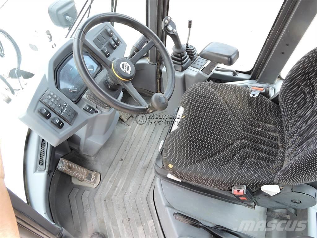Volvo L30G + FORK لوادر بعجل