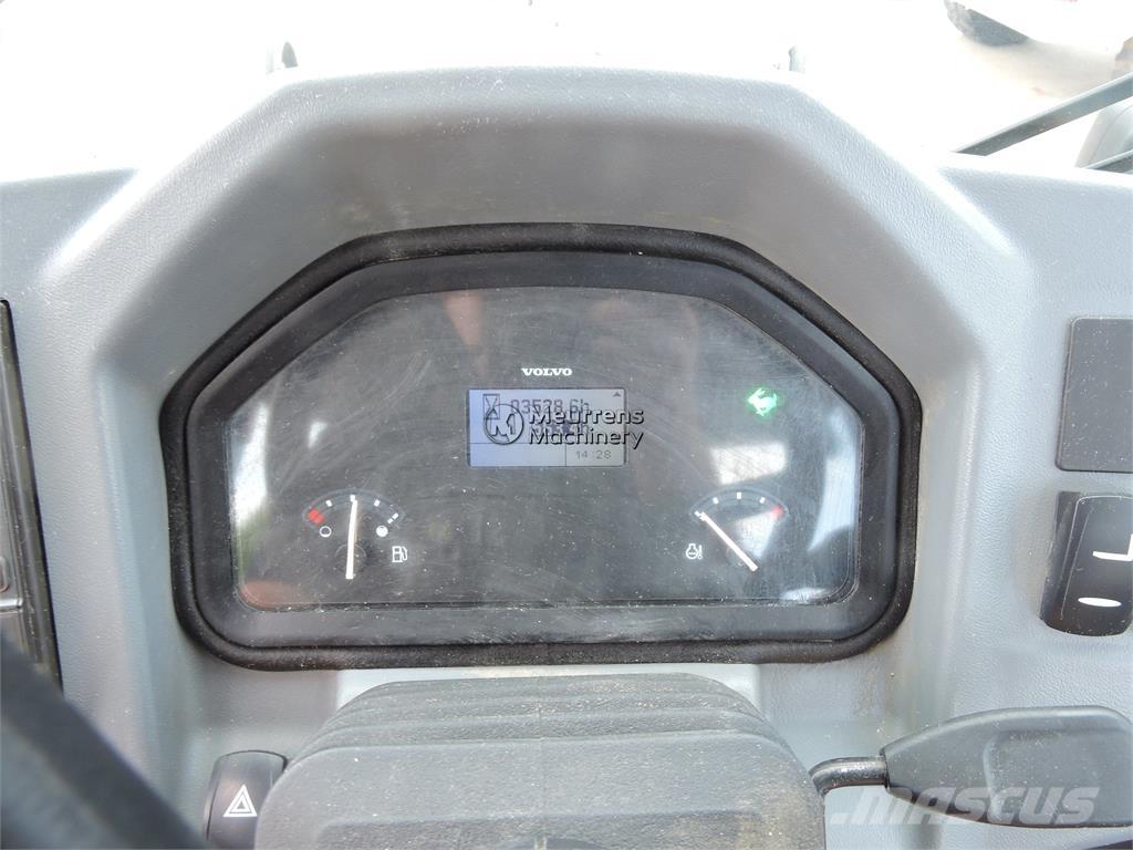 Volvo L30G + FORK لوادر بعجل