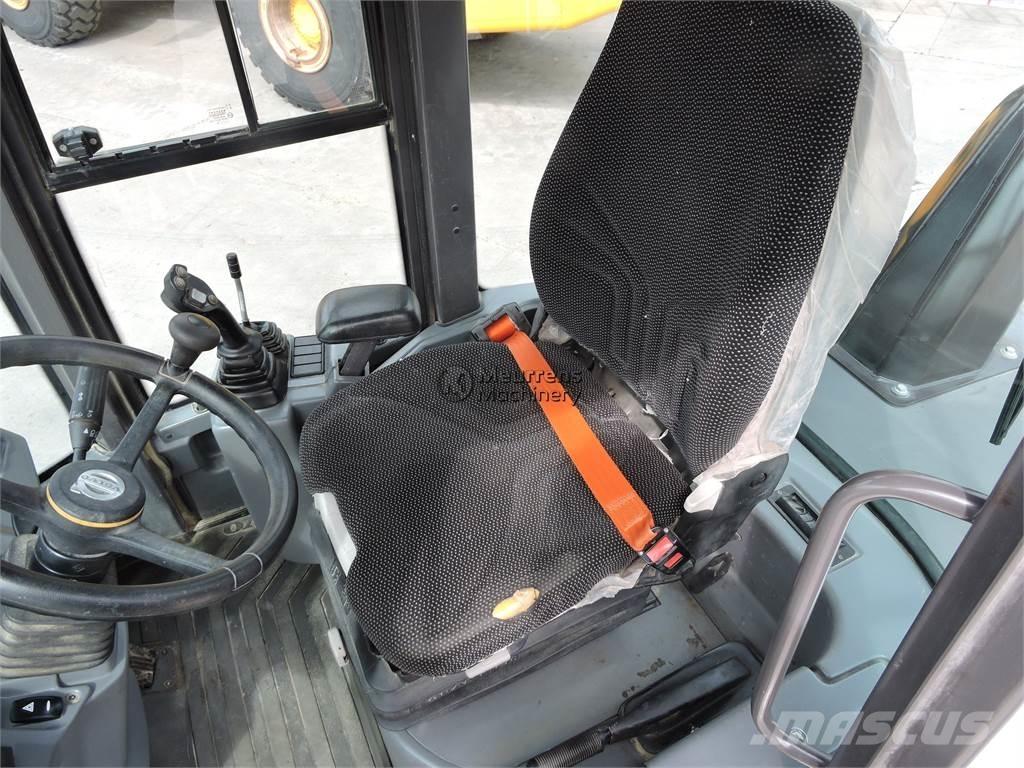 Volvo L30G + FORK لوادر بعجل
