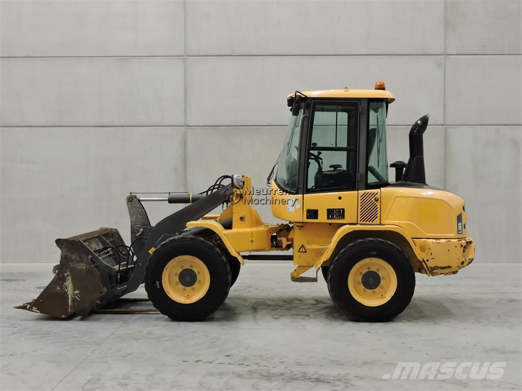 Volvo L30G + FORK لوادر بعجل