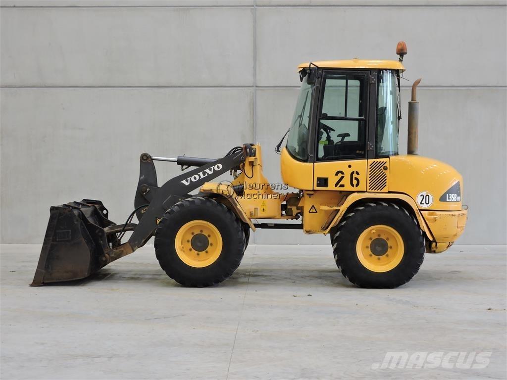 Volvo L35B لوادر بعجل