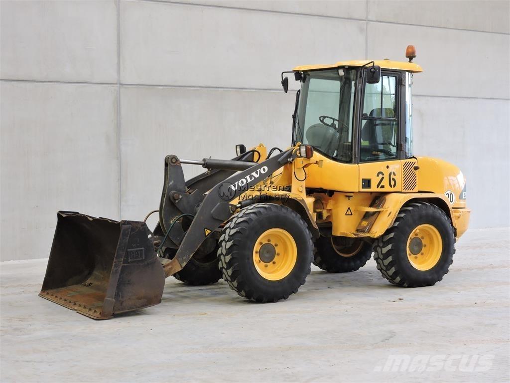 Volvo L35B لوادر بعجل